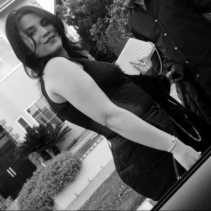 Meet your Posher, Sharona